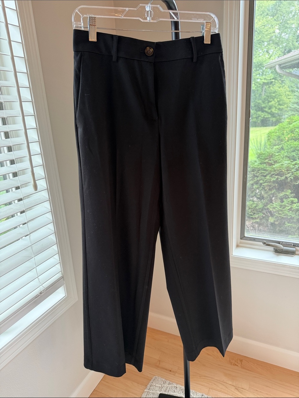 Ann Taylor Black Wonen’s Dress Pants - Wide Leg 6P